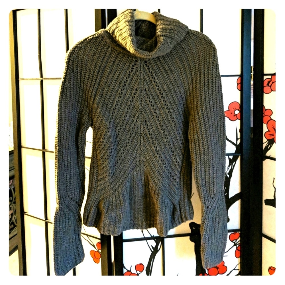 Wool/cashmere knit sweater